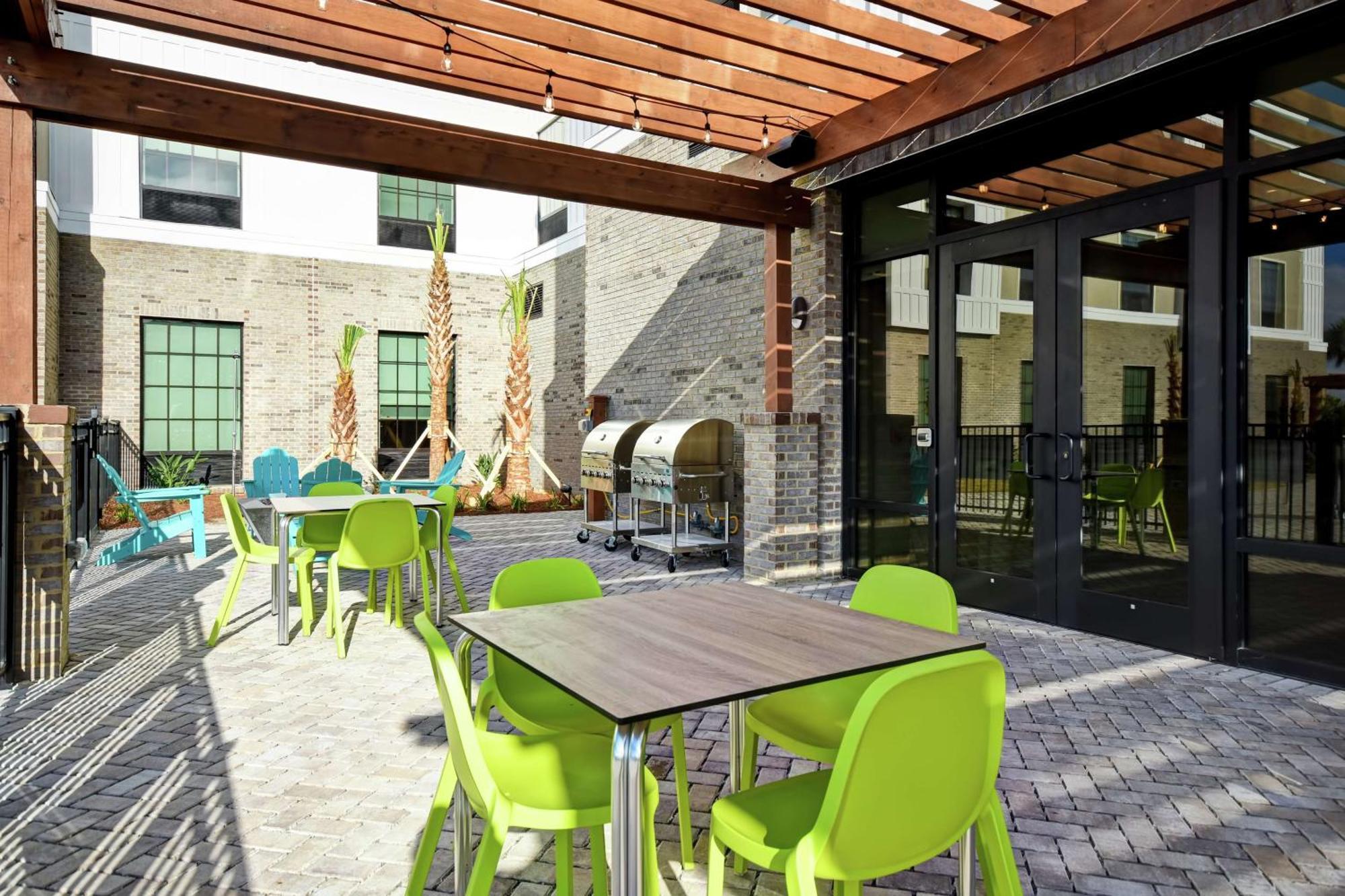 Home2 Suites By Hilton Jekyll Island Exterior photo
